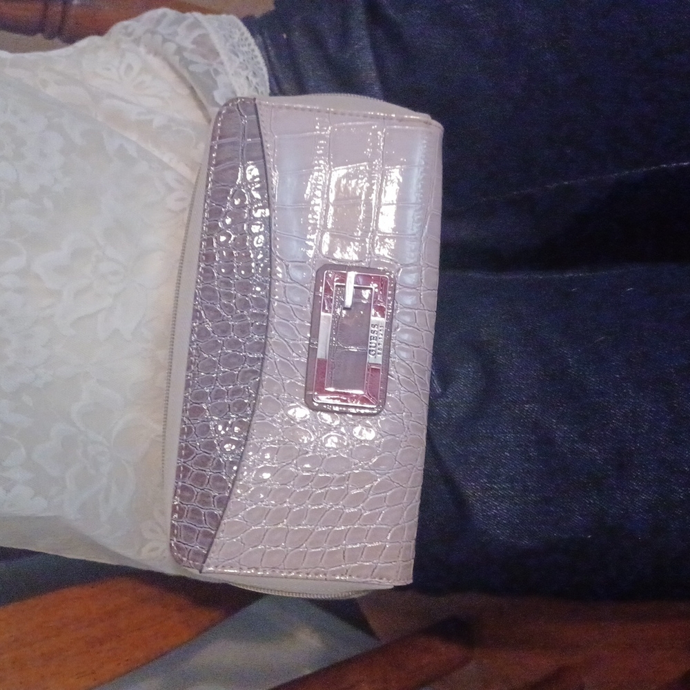 GUESS wallet - Picture 7 of 10